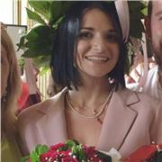 Offro lezioni di recupero o aiuto-compiti a bambini di scuola elementare e media.
Ho diverse esperienze di insegnamento e ho affrontato un percorso di studi umanistico che mi permette di poter spaziare tra diverse discipline. Inoltre sto studiando per div